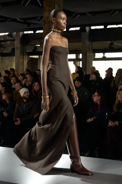 Look 54